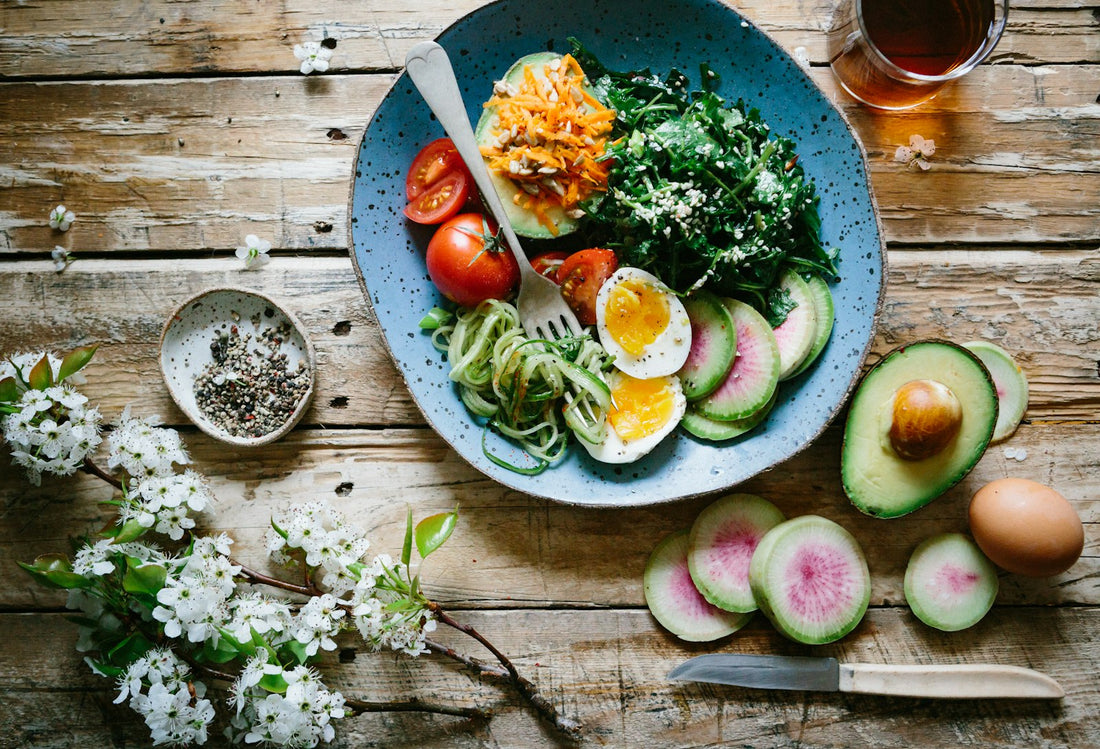 Fresh green salad and vegetables for a gentle detox reset — Women's Health