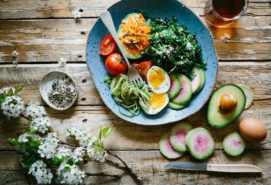 Fresh green salad and vegetables for a gentle detox reset — Women's Health